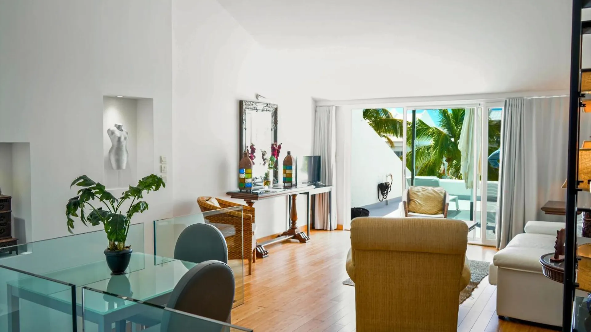 Cupecoy Beach Club Condo Lowlands