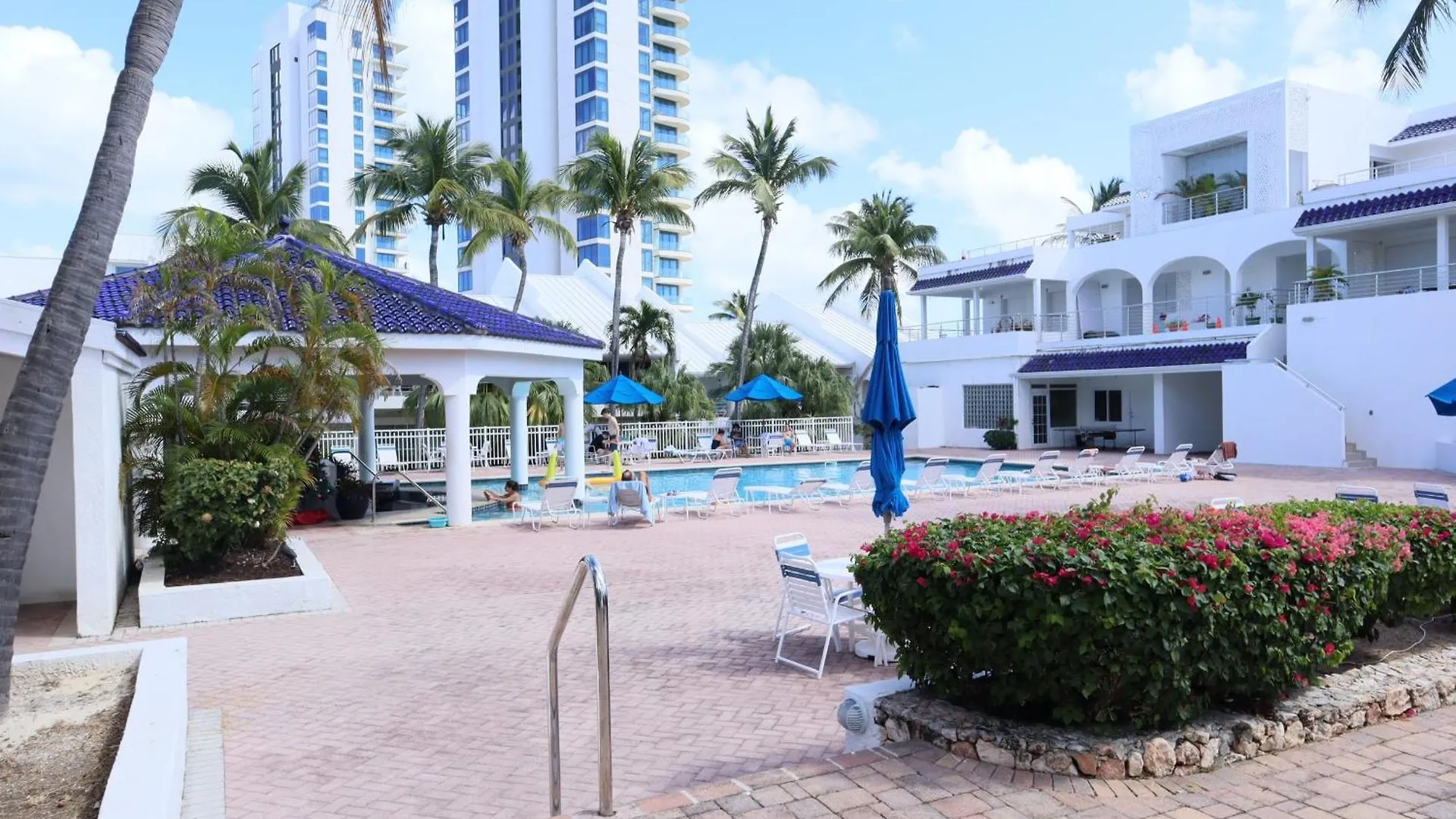 Apartment Cupecoy Beach Club Condo Lowlands