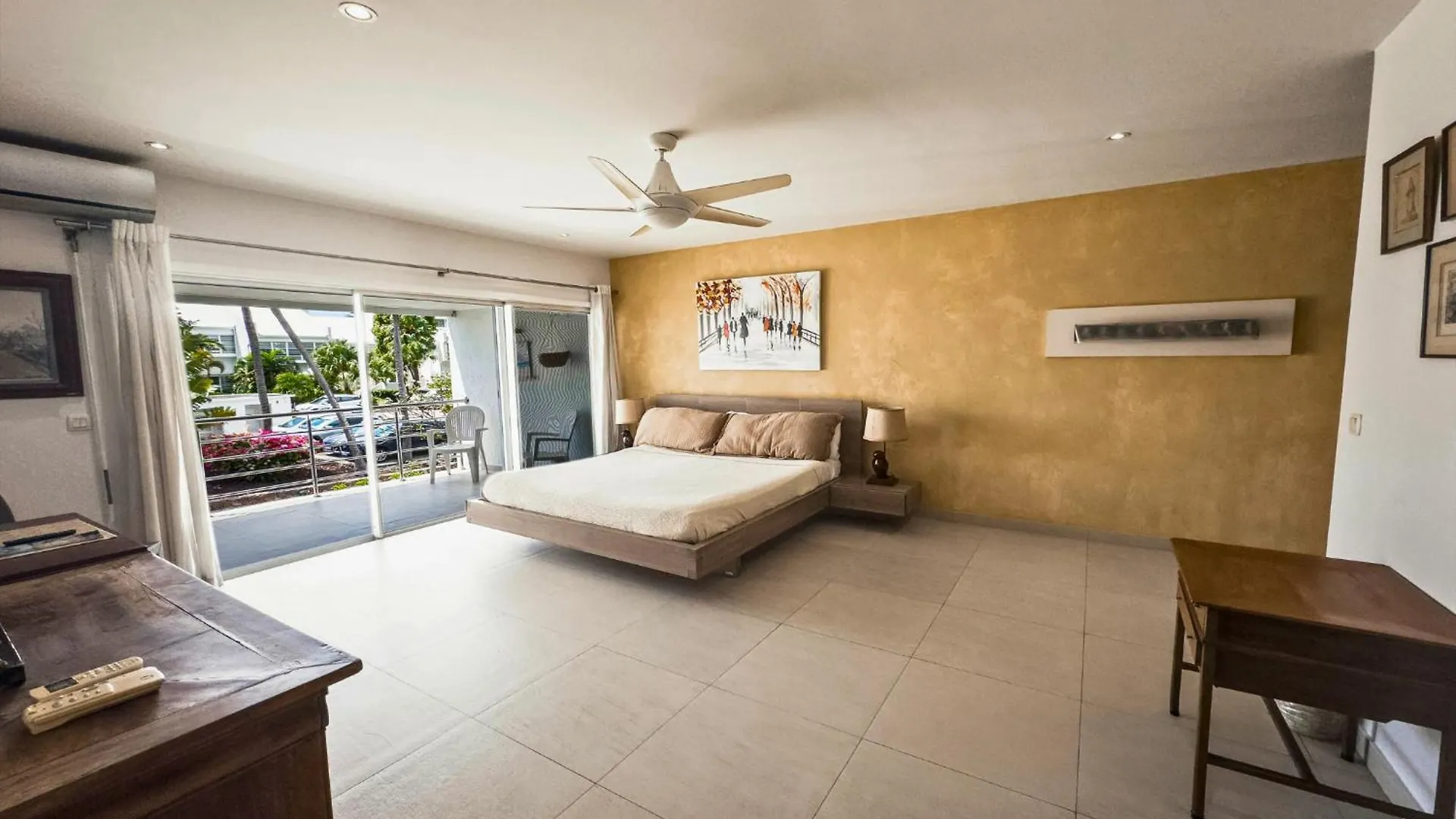 Apartment Cupecoy Beach Club Condo Lowlands